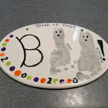 Load image into Gallery viewer, Oval Plaque with Beads