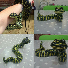 Load image into Gallery viewer, Snake Figure