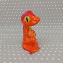 Load image into Gallery viewer, Medium Standing Gecko Figure
