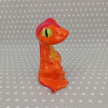Load image into Gallery viewer, Medium Standing Gecko Figure